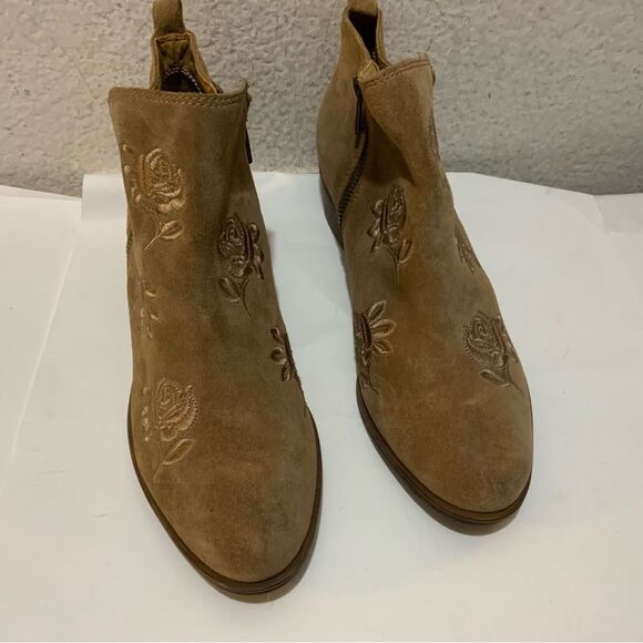 Lucky Brand Women’s Size 7.5 Basel Ankle Bootie Tan Suede Embroidered Roses - Picture 7 of 7